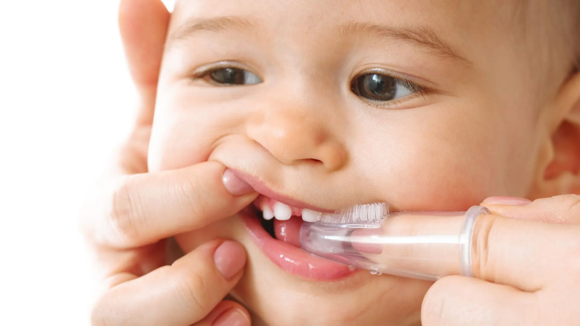 Newborn-Oral-Care-After-Teeth-Erupt