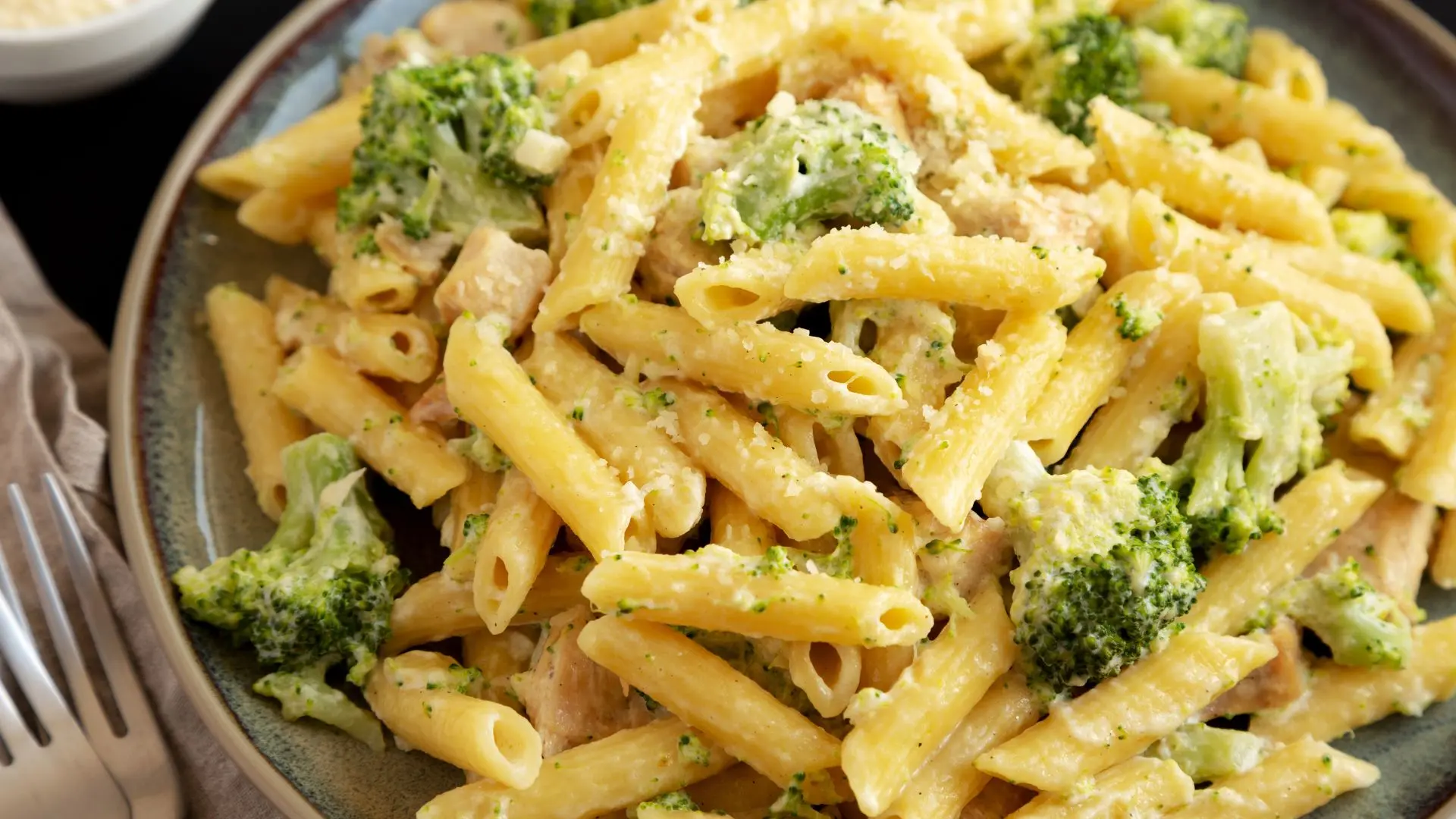 Chicken-and-Broccoli-Alfredo